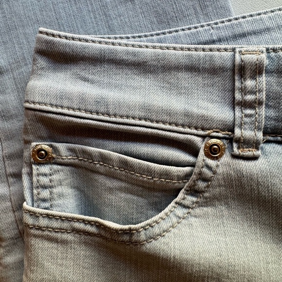 Chico’s Platinum denim Women's Light Blue Jeans - Picture 3 of 8